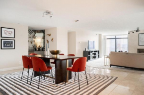 Centrally Located Luxury Condo - Amazing Views!!